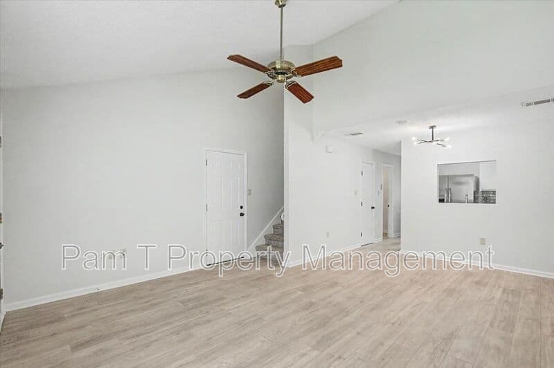 Savannah Townhome: 128 Fox Chase Road