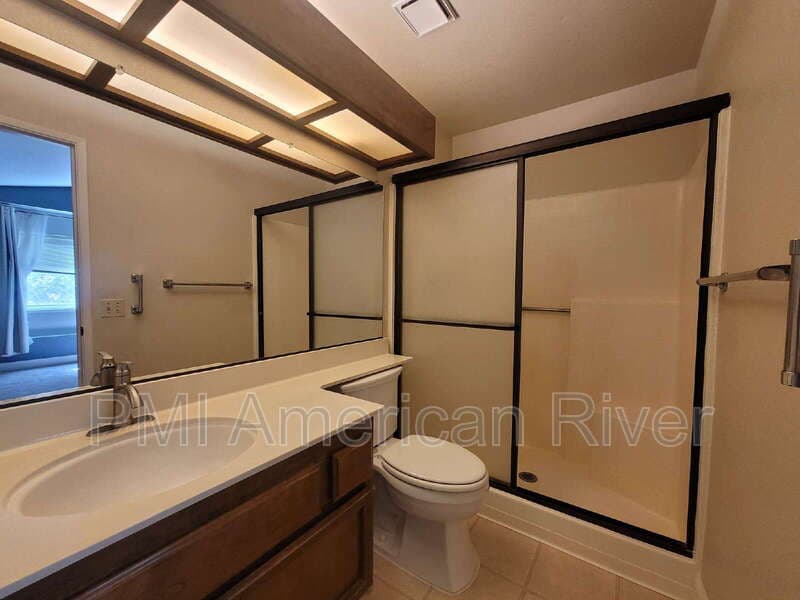 Sacramento House: 284 River Run Cir