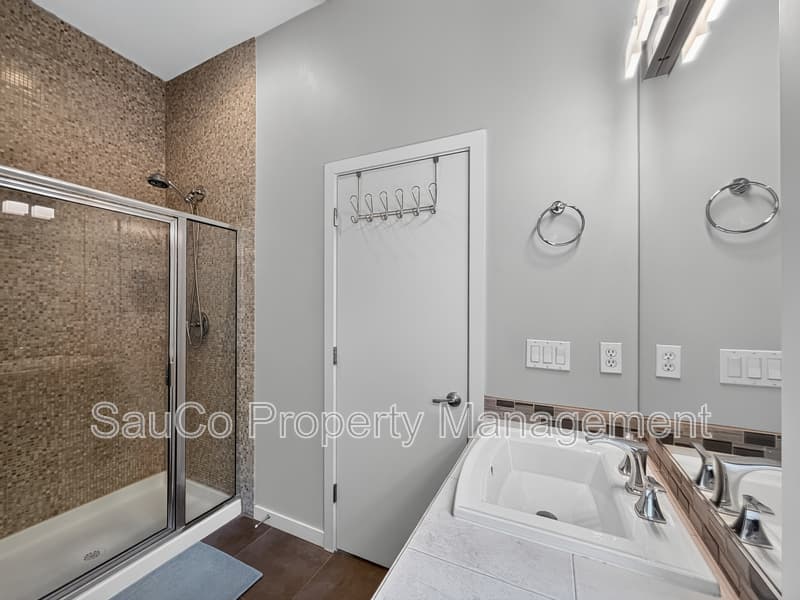 Portland Condo: 1420 Northwest 20th Avenue