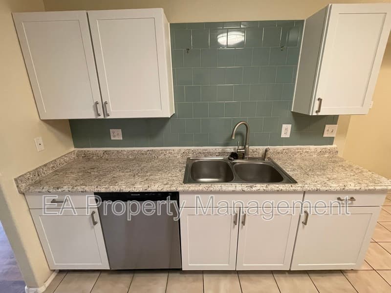 Albuquerque Townhome: 11322 Campo Del Sol Ave NE