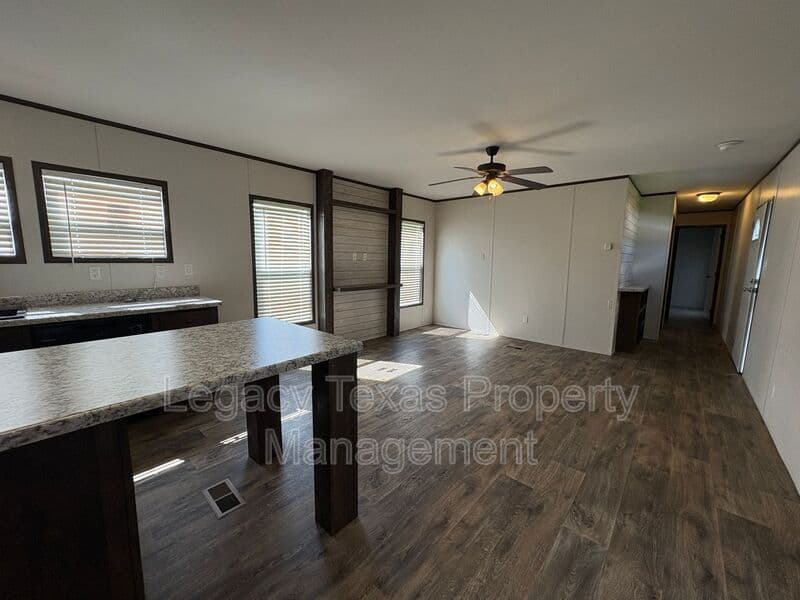 Cleburne Condo: 800 N Old Betsy