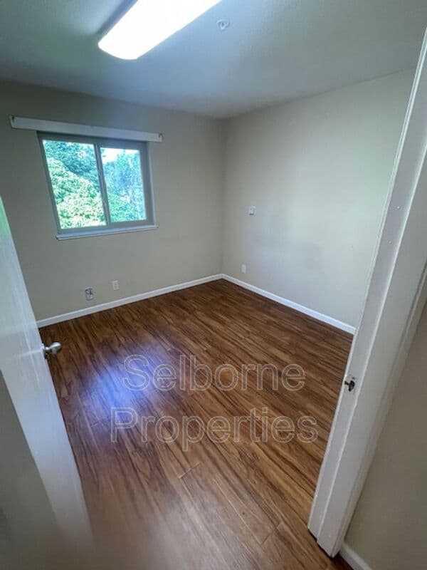 Oakland House: 524 41st St