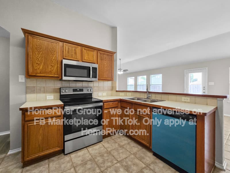 Fort Worth House: 1240 Pepperidge Ln