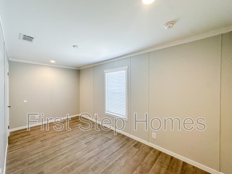 Tyler House: 1007 Conchas St