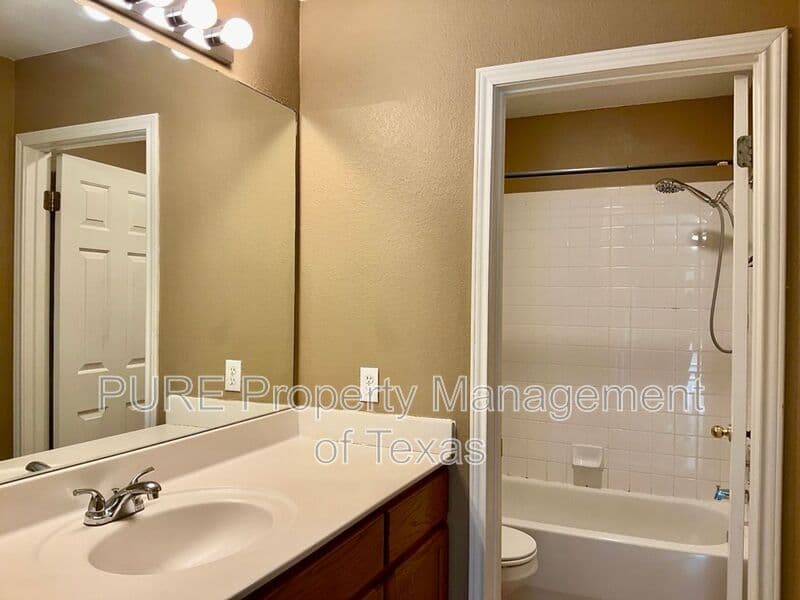 Austin Condo: 8605 Talyne Chaise Circle