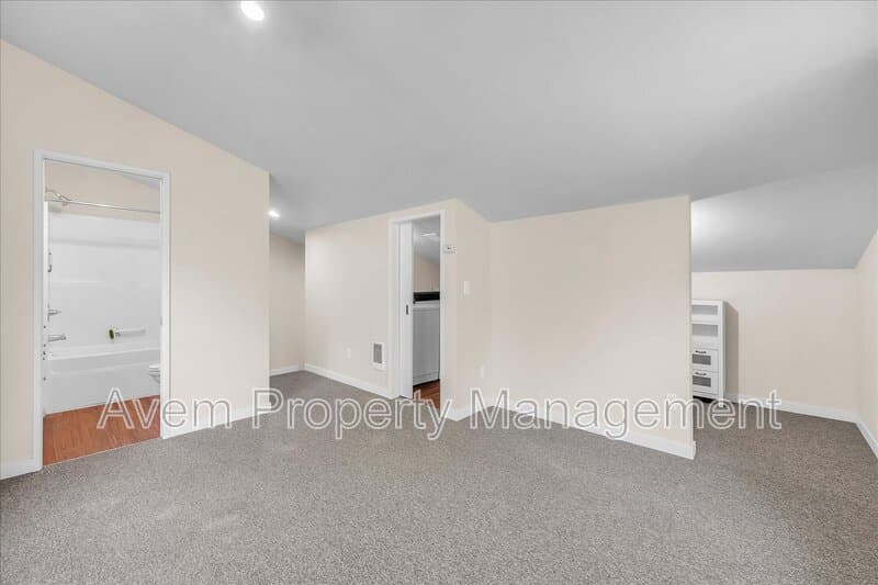 Portland Condo: 310 SW Maricara Street - B