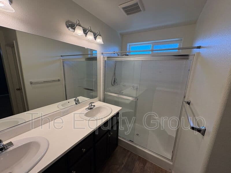 Visalia House: 2113 North Highland Street