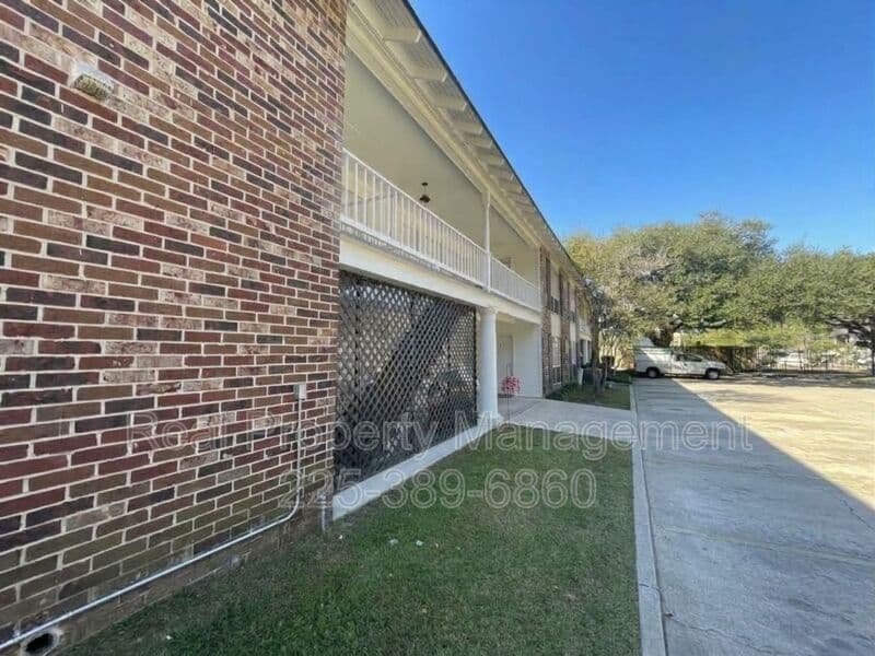 Baton Rouge Condo: 10428 Jefferson Hwy