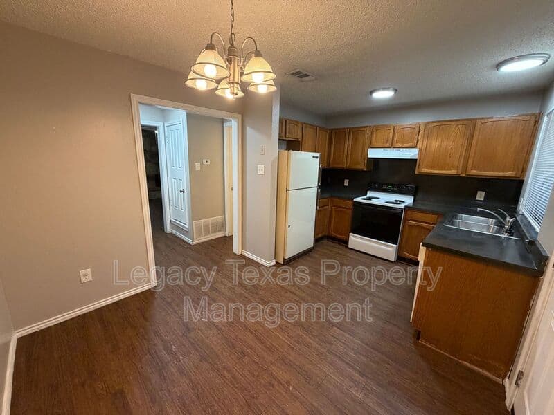 CLEBURNE Condo: 1610 Sun Valley Dr