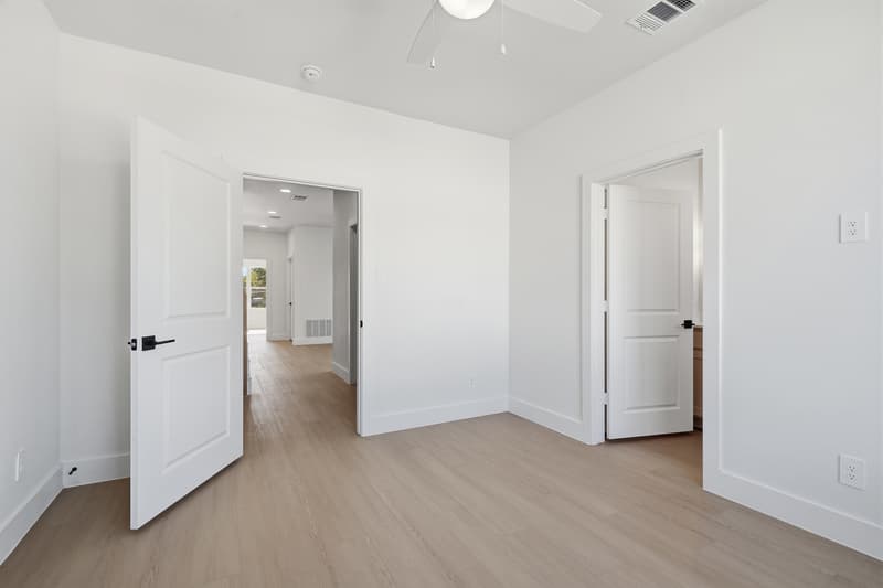 Fort Worth House: 2337 Benbrook Boulevard