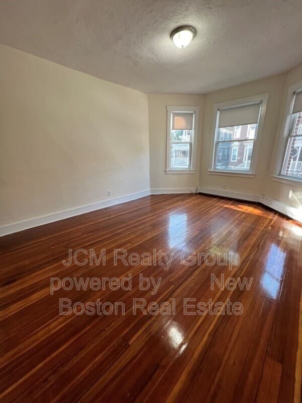 Roxbury Condo: 117 Harrishof