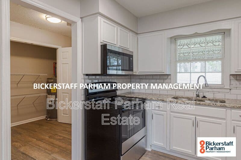 Columbus House: 2395 Agnes Dr.