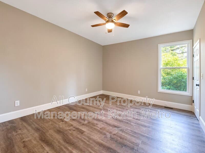 Cumming House: 5390 Valley Drive