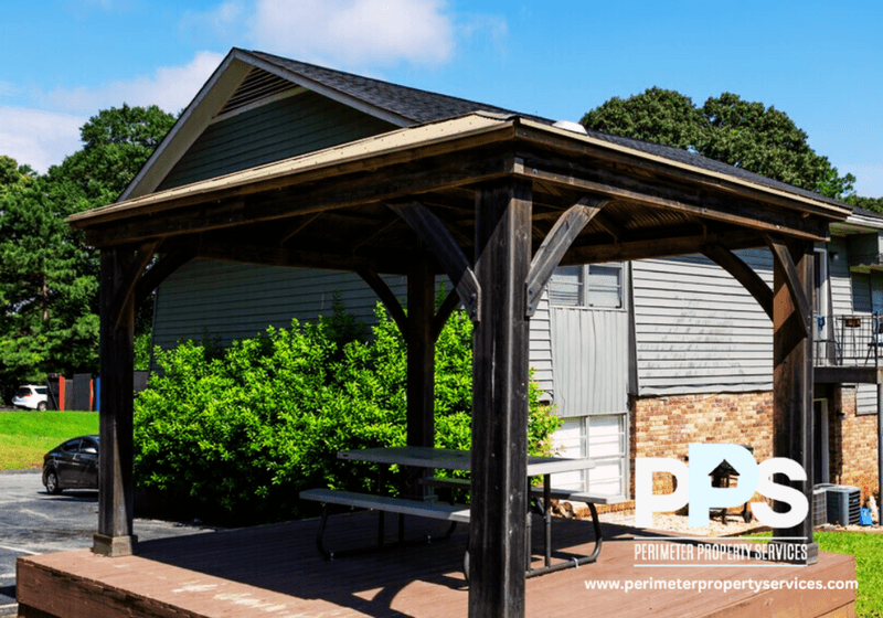 Carrollton House: 1126 Maple St