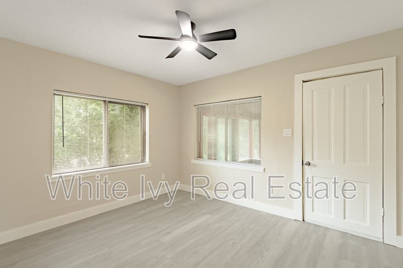 Woodville House: 1107 W Dogwood St