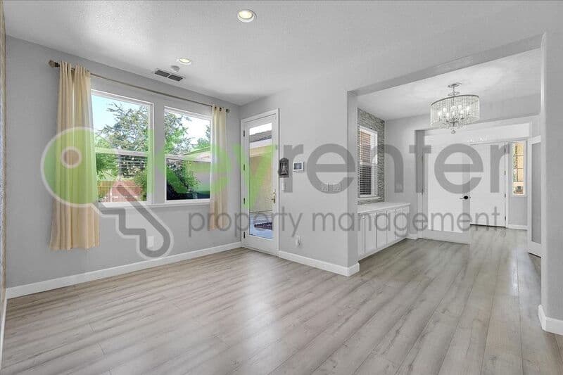Lincoln House: 1740 Allenwood Circle