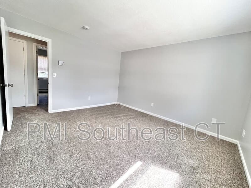 Plainfield Condo: 98 Canterbury Road