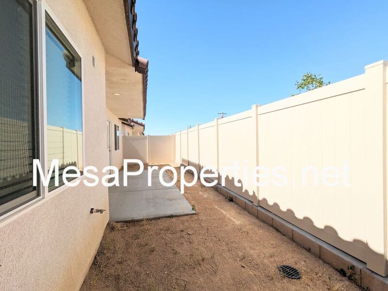Hesperia House: 9550 Tamarisk Ave.