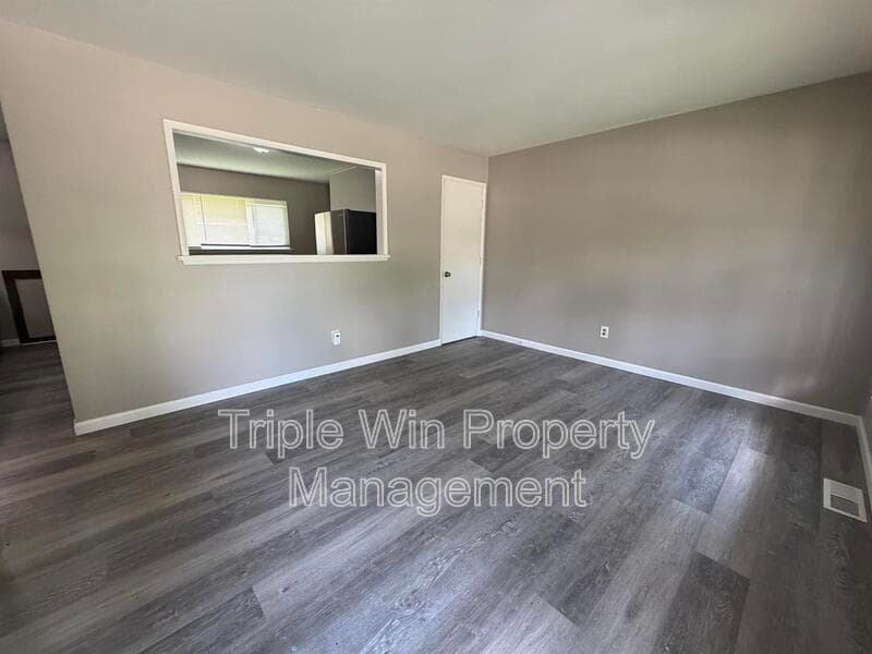 HAZELWOOD House: 7250 HOWDERSHELL RD