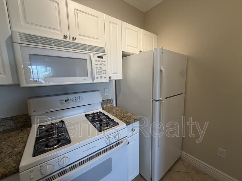Clearwater Condo: 2747 Via Capri