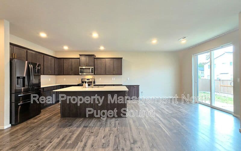 Granite Falls House: 9814 Hawkins Ave