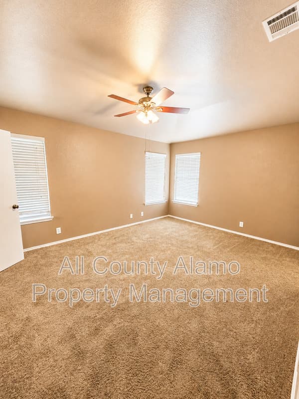 Selma House: 9006 Pinseeker