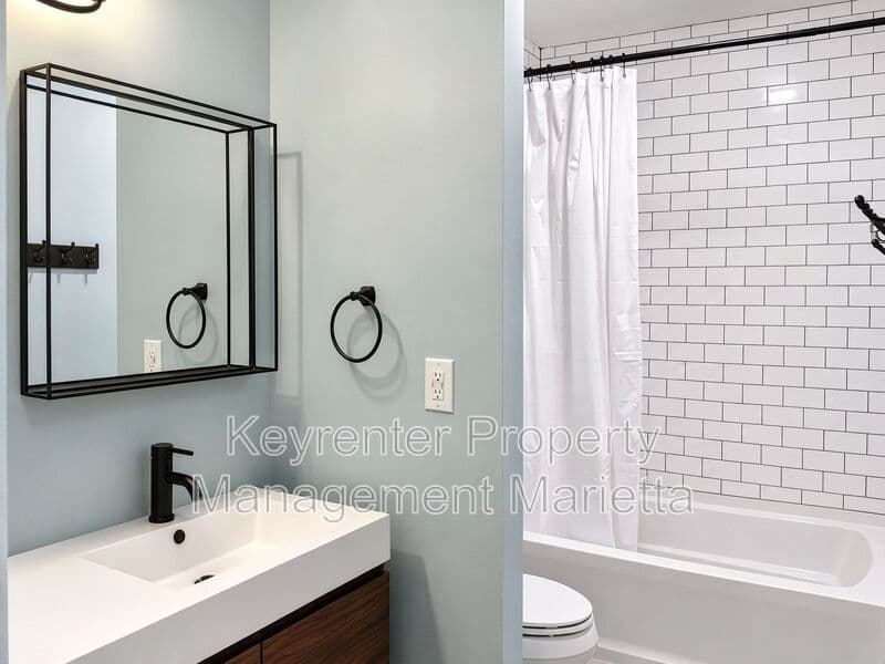 Decatur House: 510 Ponce De Leon Avenue