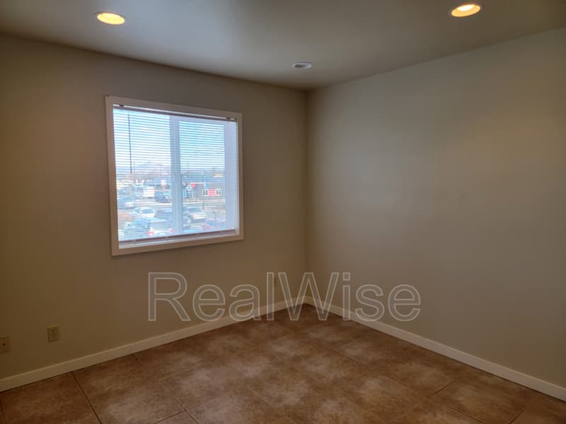 Redmond Condo: 219 NW 6th St