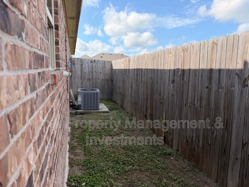 Alton Condo: 2600 E Garfield