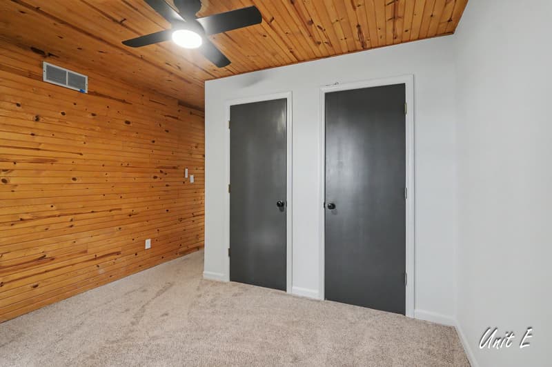 Lawrence Townhome: 2901 University Drive - E