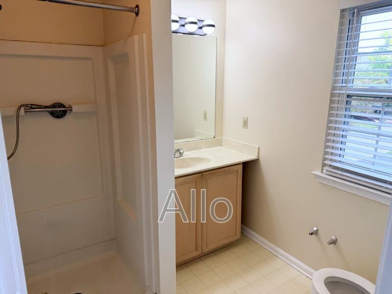 Wilmington Townhome: 469 Woodstock Ln