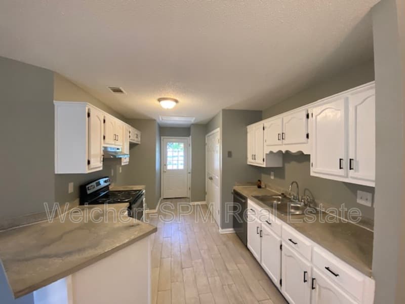 Memphis House: 5508 Emerald Hills Drive