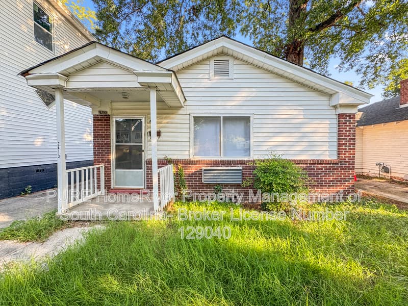 Columbia House: 2413 Laurel St