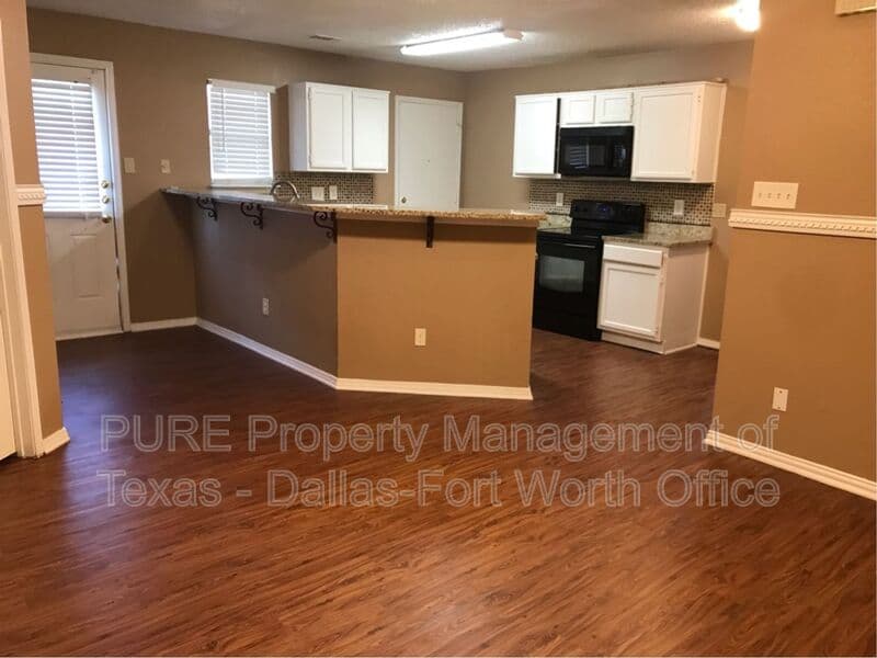 Arlington House: 6004 Meadowside Trail