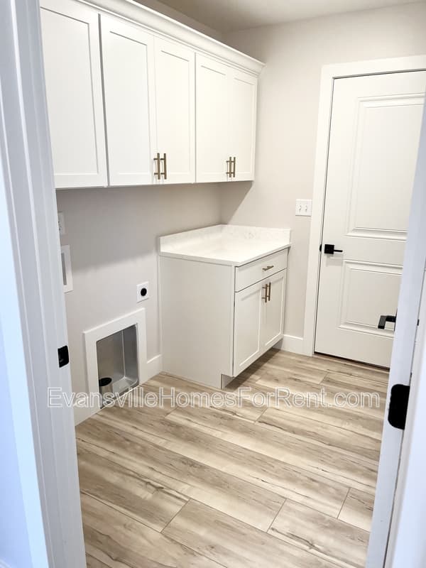 Evansville House: 4300 Chaska Drive