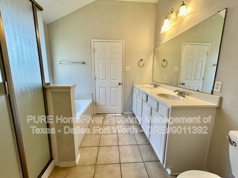 Fort Worth House: 321 Fossil Bridge Drive