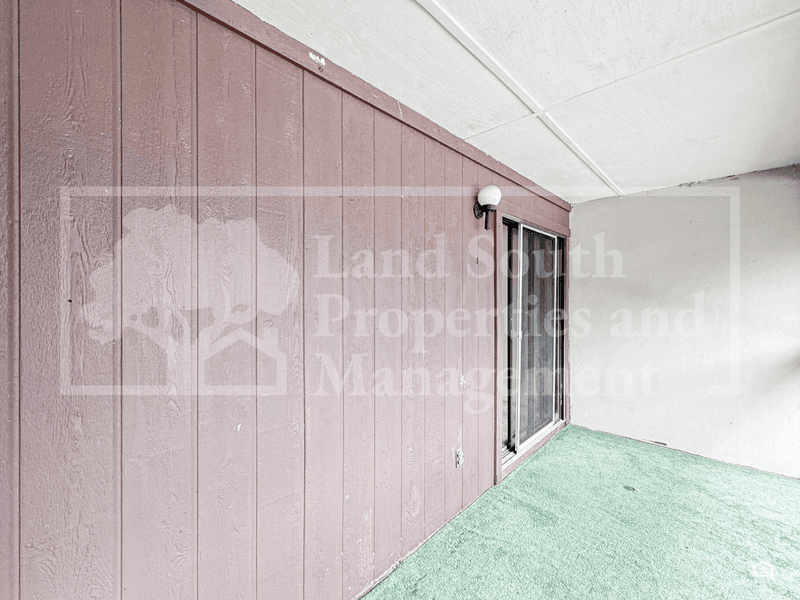 Lakeland House: 4948 Market Square