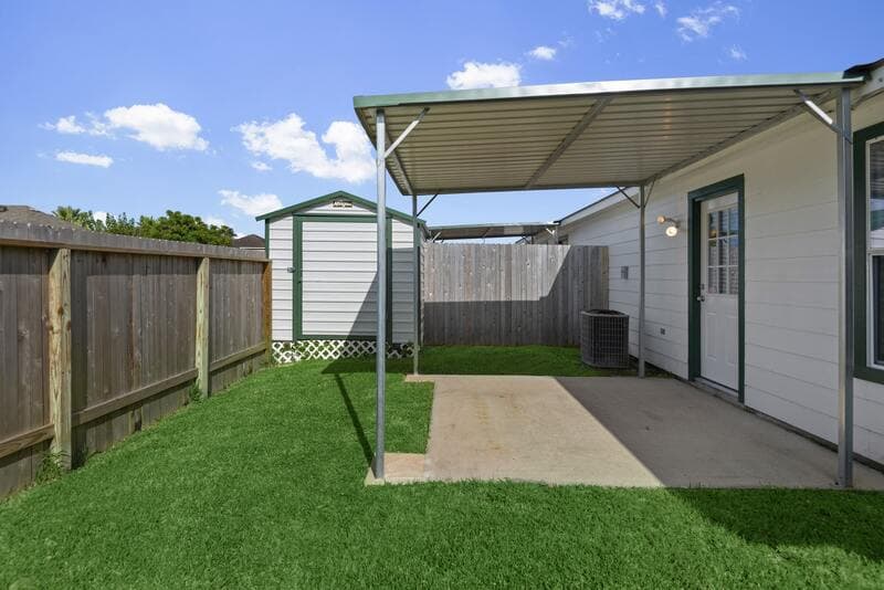 Dickinson Townhome: 2147 Aruba Calle
