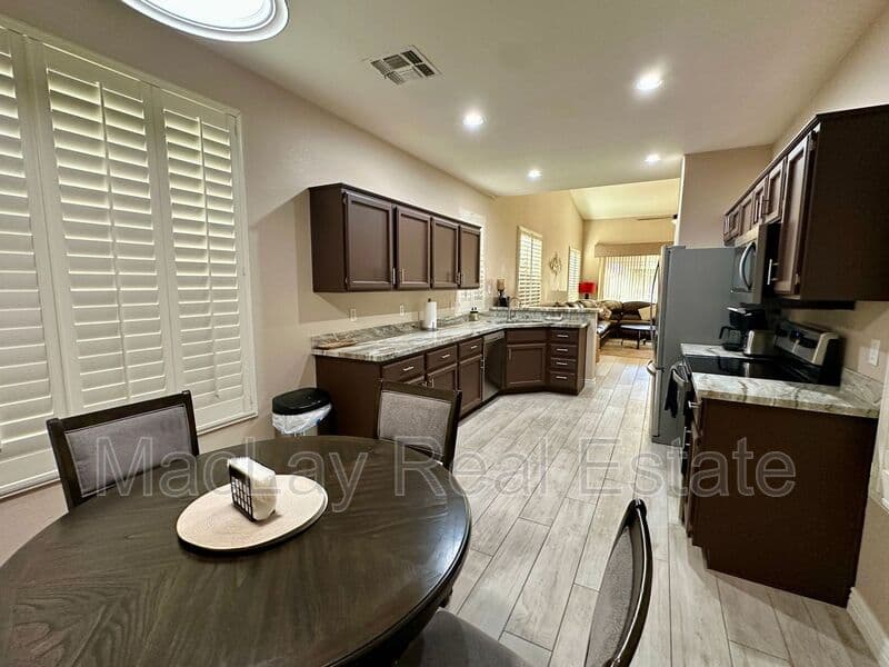 Sun Lakes House: 23724 S Pleasant Way