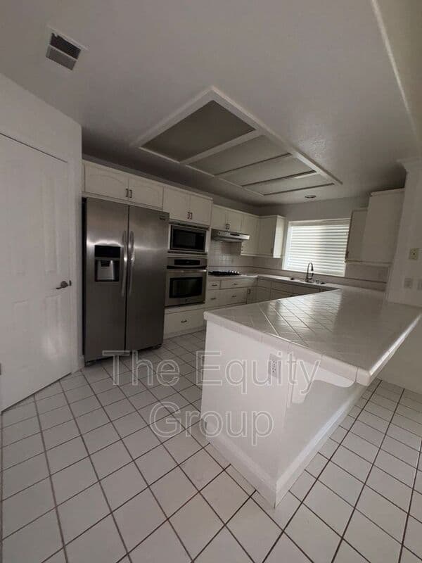 Clovis House: 3227 Jasmine Ave