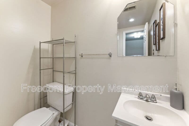 Warrenton Townhome: 726 Pine Tree Ct.