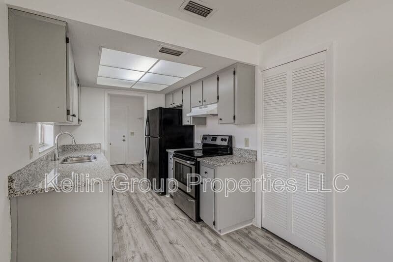 Brandon Condo: 401 Big Cedar Way