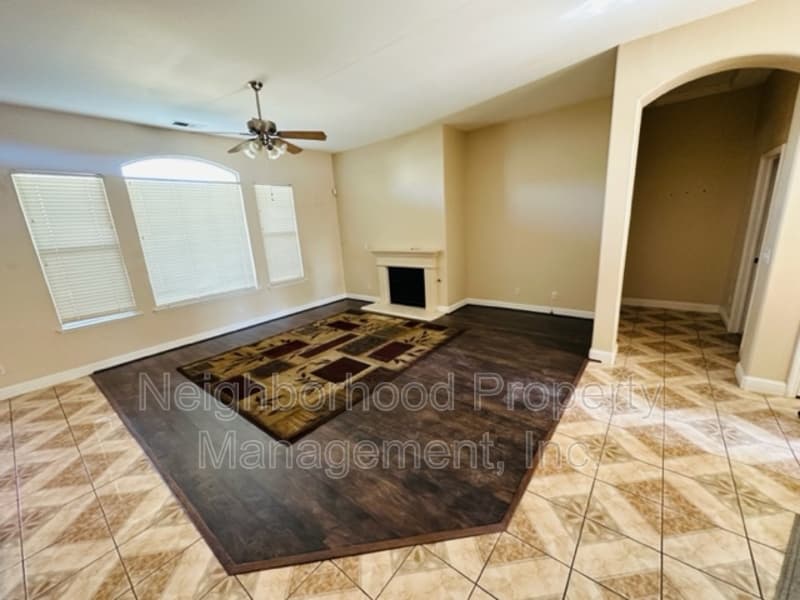 Fresno House: 5741 East Erin Avenue