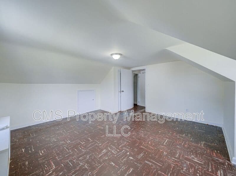 Manville House: 719 Newark Ave