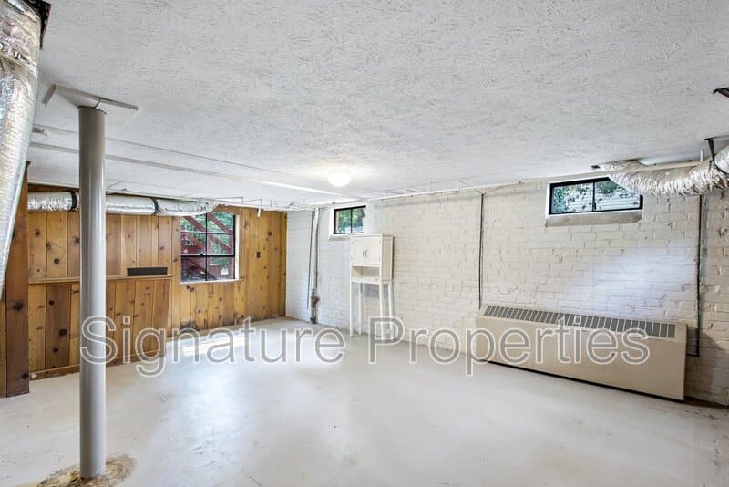 Richmond House: 6731 Forest Hill Ave