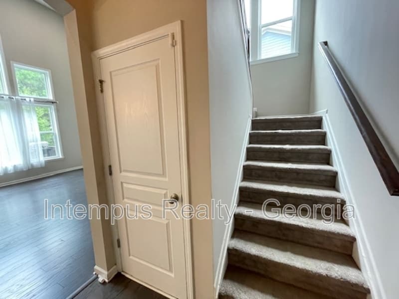 Powder Springs House: 3816 Thackary Dr