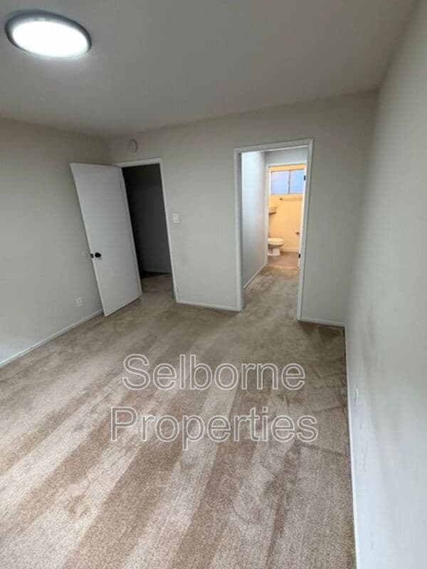 Oakland House: 407 Fairmount Ave