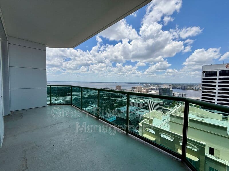 Jacksonville House: 1431 Riverplace Boulevard