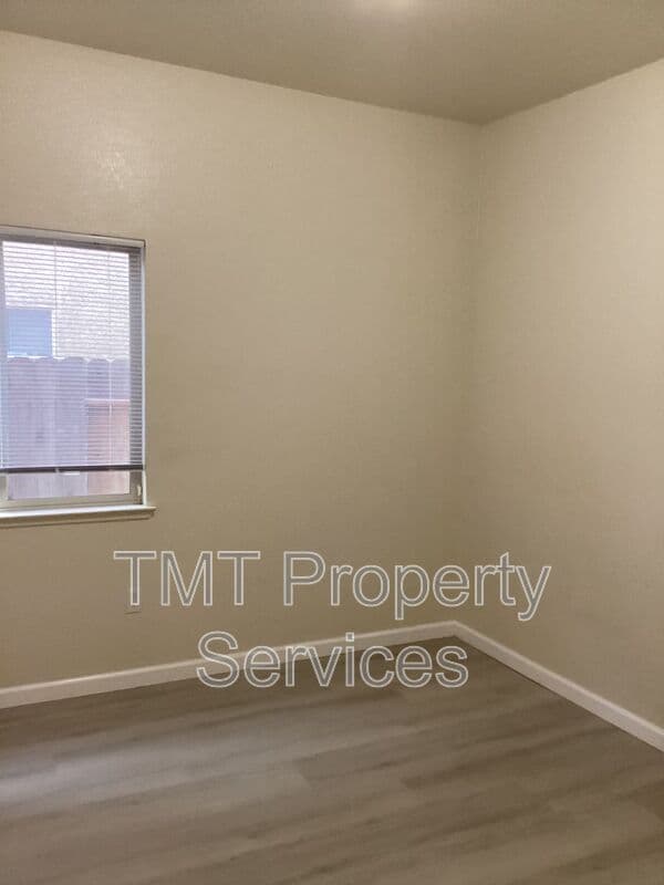 Elk Grove House: 10012 Mosaic Way