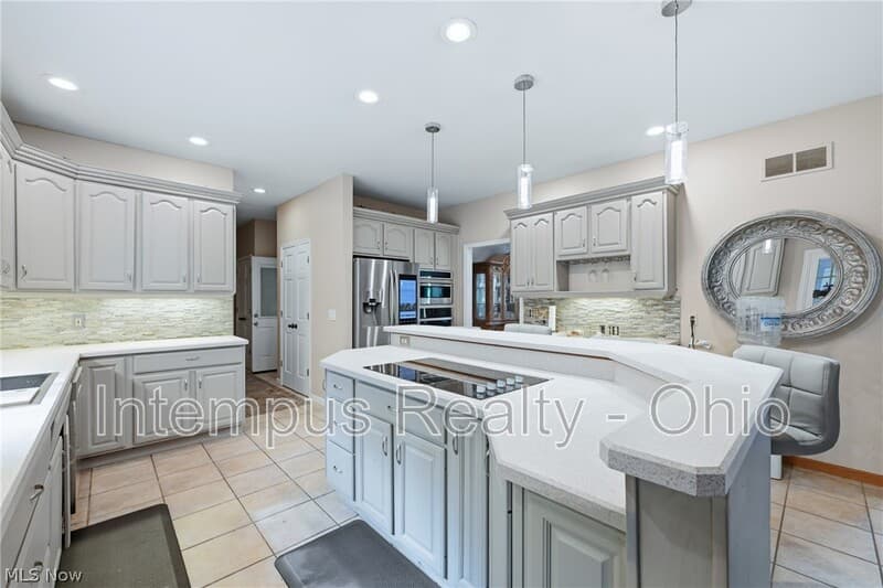 Warren House: 6605 Brookhollow Dr SW
